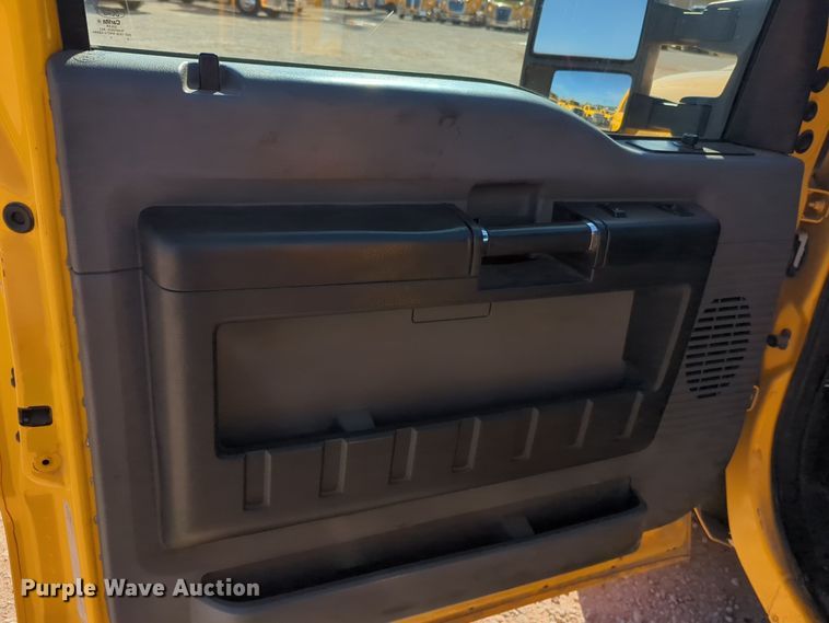 image for item ER4516 2015 Ford F350 Super Duty utility bed pickup truck