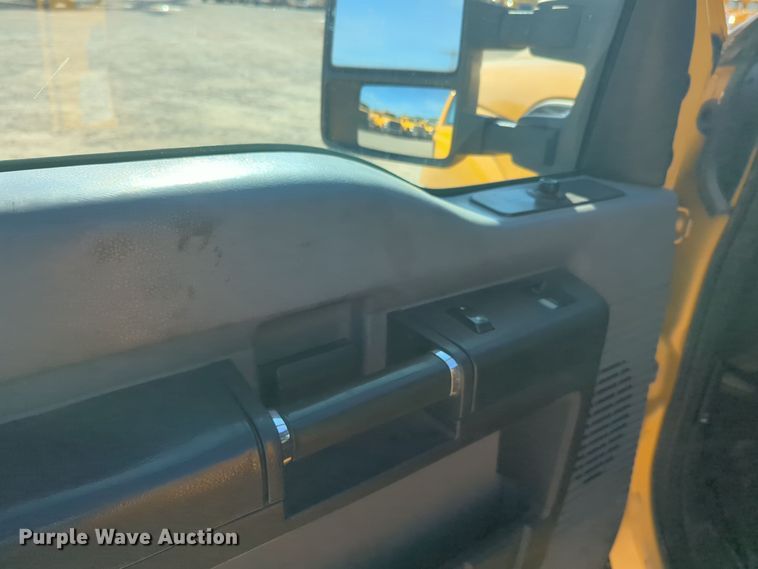 image for item ER4516 2015 Ford F350 Super Duty utility bed pickup truck