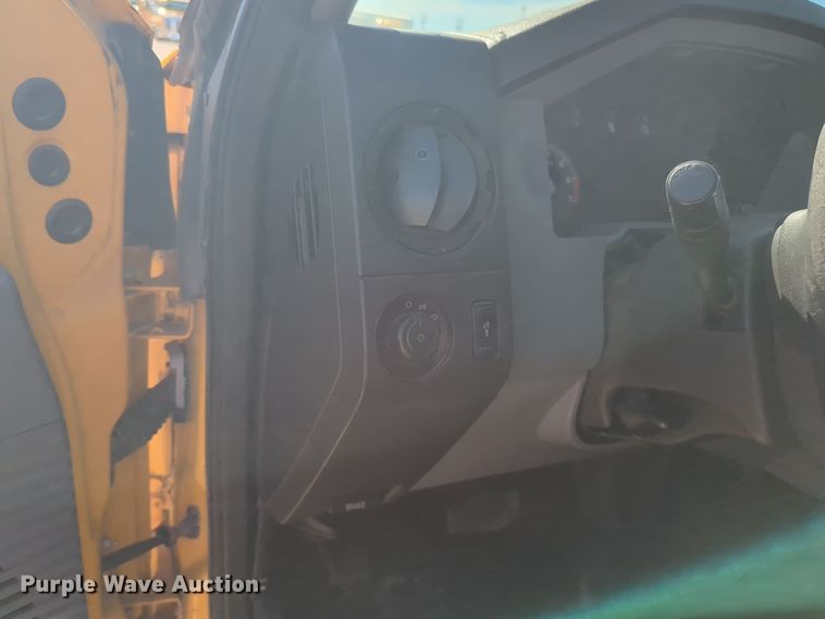 image for item ER4516 2015 Ford F350 Super Duty utility bed pickup truck