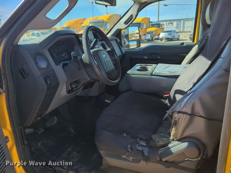 image for item ER4516 2015 Ford F350 Super Duty utility bed pickup truck