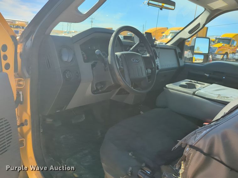 image for item ER4516 2015 Ford F350 Super Duty utility bed pickup truck