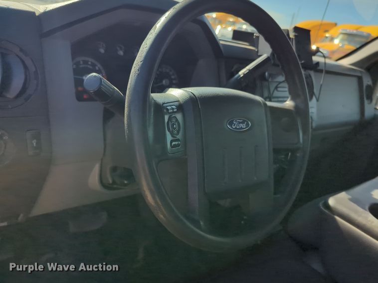 image for item ER4516 2015 Ford F350 Super Duty utility bed pickup truck