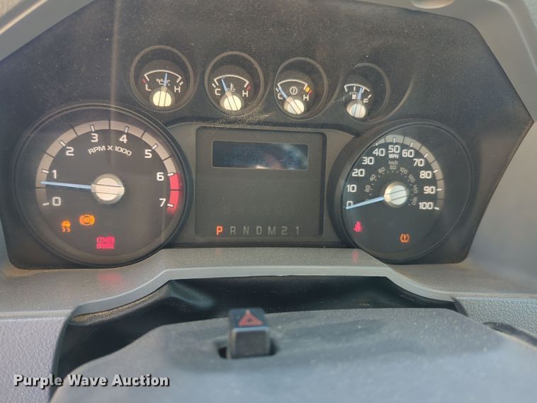 image for item ER4516 2015 Ford F350 Super Duty utility bed pickup truck