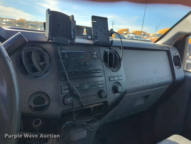 image for item ER4516 2015 Ford F350 Super Duty utility bed pickup truck