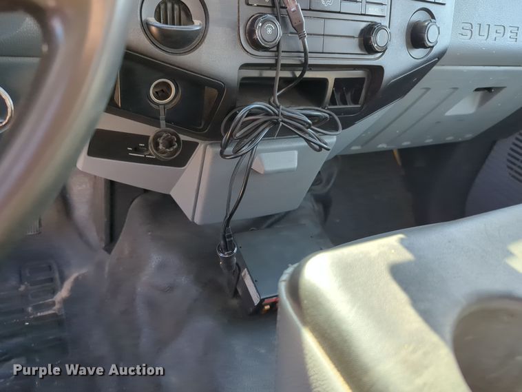 image for item ER4516 2015 Ford F350 Super Duty utility bed pickup truck