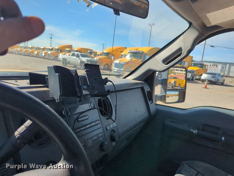 image for item ER4516 2015 Ford F350 Super Duty utility bed pickup truck