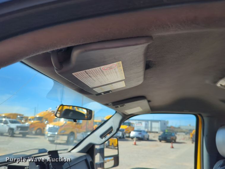 image for item ER4516 2015 Ford F350 Super Duty utility bed pickup truck