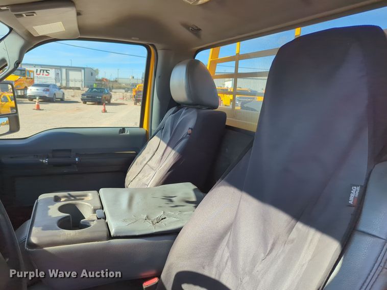 image for item ER4516 2015 Ford F350 Super Duty utility bed pickup truck