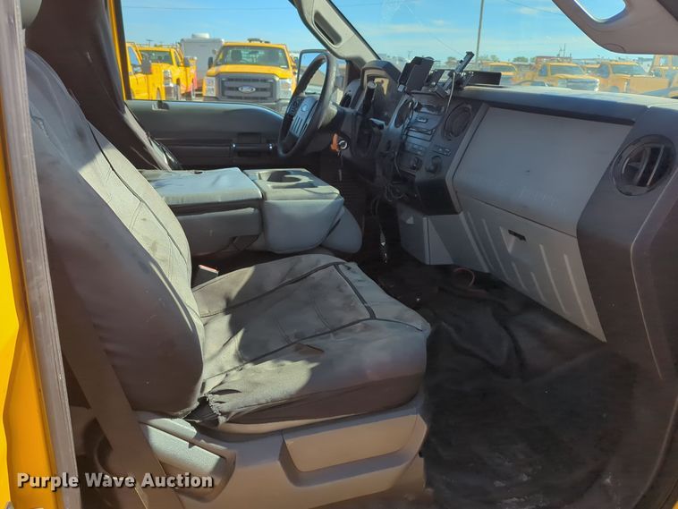 image for item ER4516 2015 Ford F350 Super Duty utility bed pickup truck