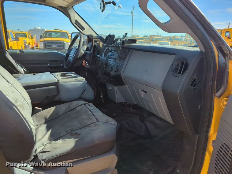 image for item ER4516 2015 Ford F350 Super Duty utility bed pickup truck