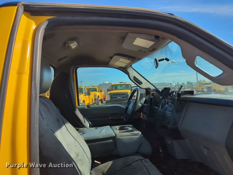 image for item ER4516 2015 Ford F350 Super Duty utility bed pickup truck