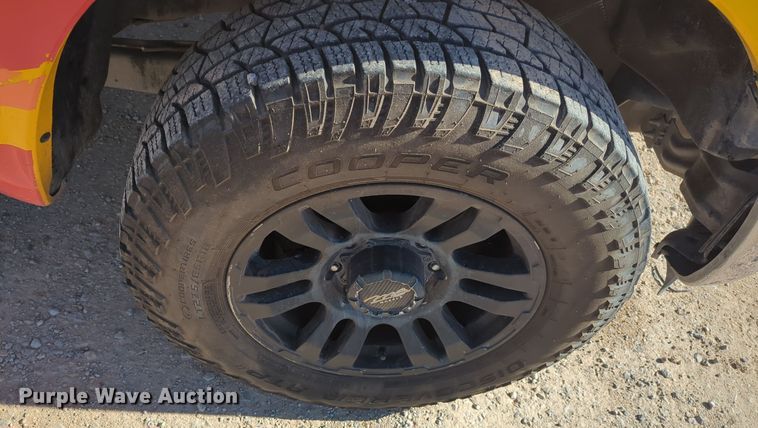 image for item ER4516 2015 Ford F350 Super Duty utility bed pickup truck