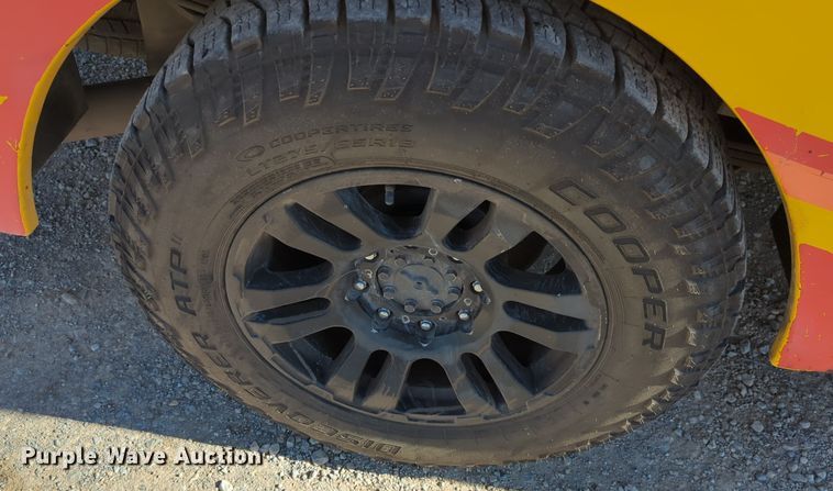 image for item ER4516 2015 Ford F350 Super Duty utility bed pickup truck