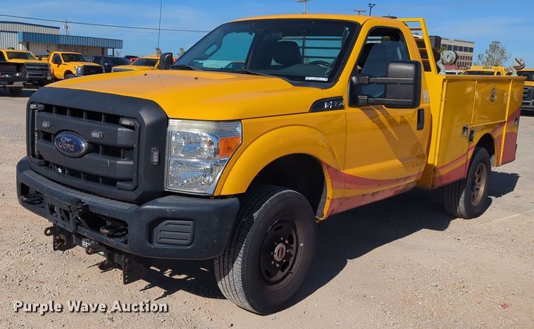 image for item ER4517 2015 Ford F350 Super Duty utility bed pickup truck