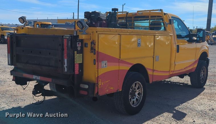 image for item ER4517 2015 Ford F350 Super Duty utility bed pickup truck