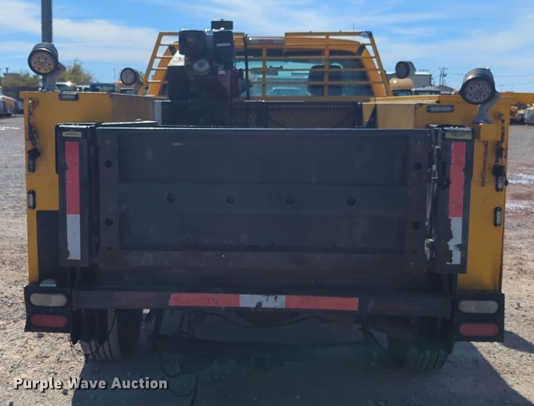 image for item ER4517 2015 Ford F350 Super Duty utility bed pickup truck