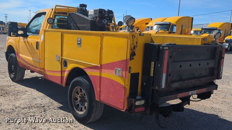 image for item ER4517 2015 Ford F350 Super Duty utility bed pickup truck