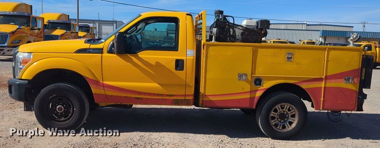 image for item ER4517 2015 Ford F350 Super Duty utility bed pickup truck