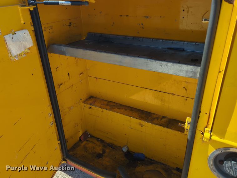 image for item ER4517 2015 Ford F350 Super Duty utility bed pickup truck