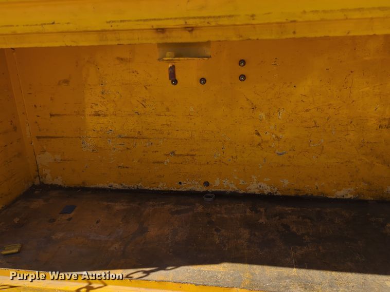 image for item ER4517 2015 Ford F350 Super Duty utility bed pickup truck