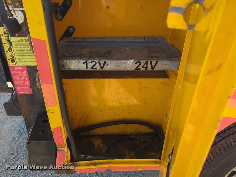 image for item ER4517 2015 Ford F350 Super Duty utility bed pickup truck