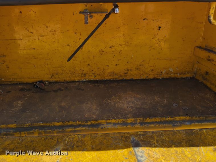 image for item ER4517 2015 Ford F350 Super Duty utility bed pickup truck