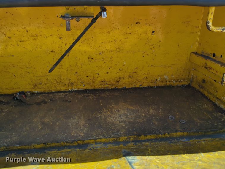 image for item ER4517 2015 Ford F350 Super Duty utility bed pickup truck