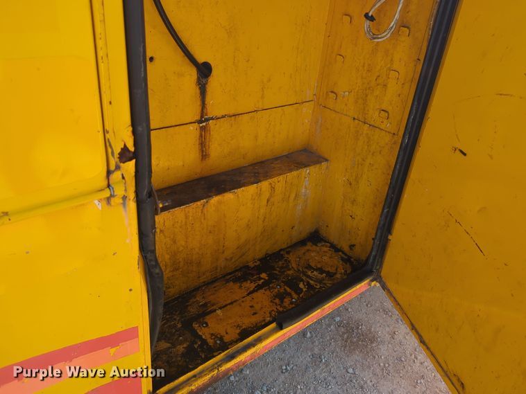 image for item ER4517 2015 Ford F350 Super Duty utility bed pickup truck