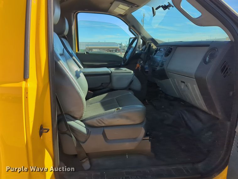 image for item ER4517 2015 Ford F350 Super Duty utility bed pickup truck