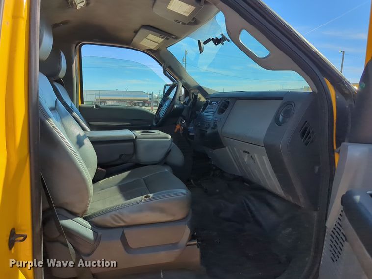 image for item ER4517 2015 Ford F350 Super Duty utility bed pickup truck