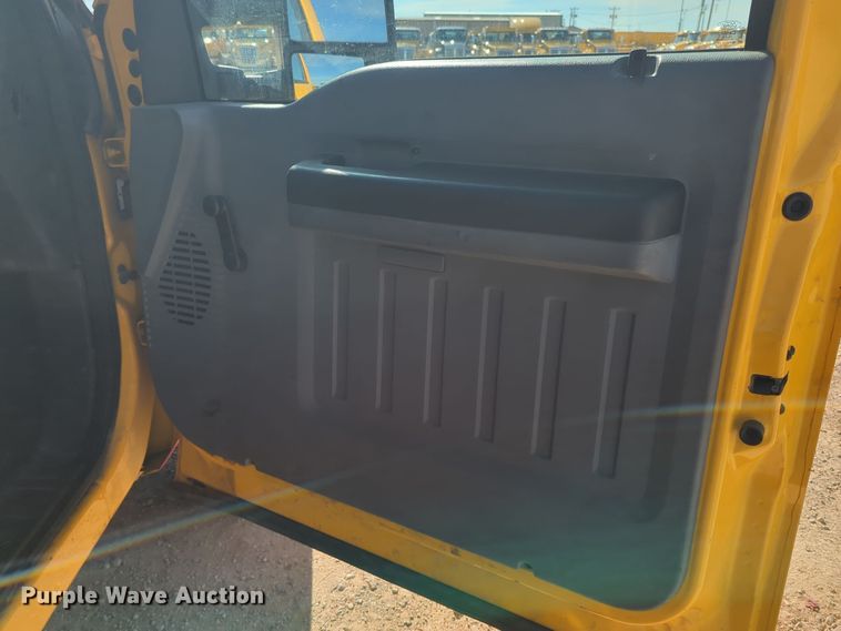 image for item ER4517 2015 Ford F350 Super Duty utility bed pickup truck