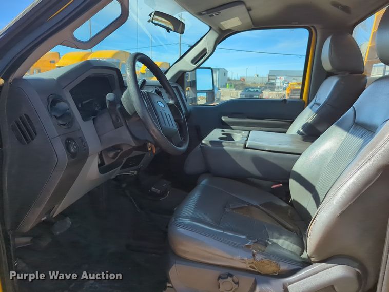 image for item ER4517 2015 Ford F350 Super Duty utility bed pickup truck