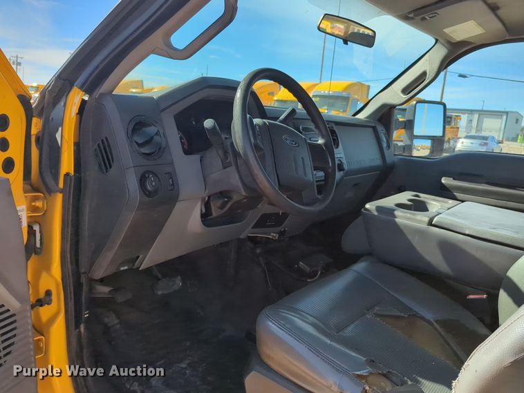 image for item ER4517 2015 Ford F350 Super Duty utility bed pickup truck