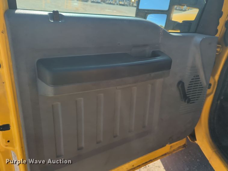 image for item ER4517 2015 Ford F350 Super Duty utility bed pickup truck