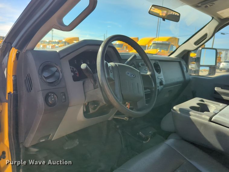 image for item ER4517 2015 Ford F350 Super Duty utility bed pickup truck