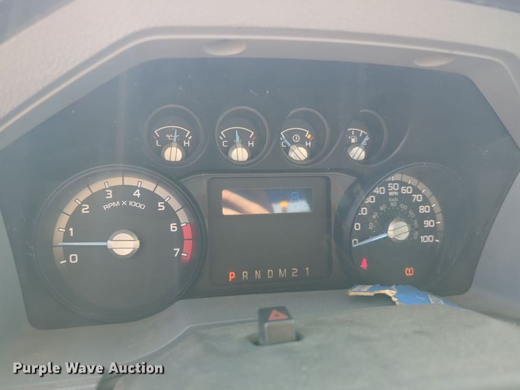 image for item ER4517 2015 Ford F350 Super Duty utility bed pickup truck