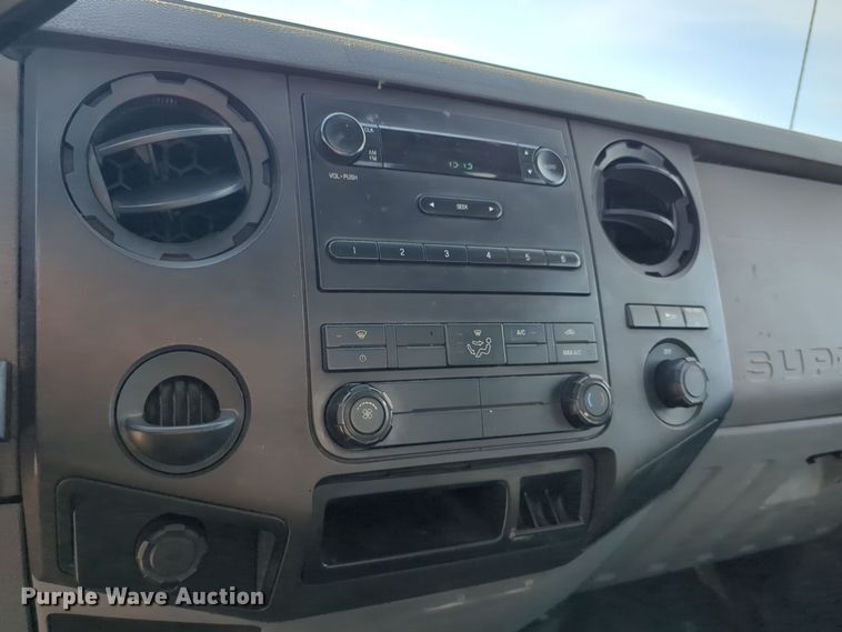 image for item ER4517 2015 Ford F350 Super Duty utility bed pickup truck