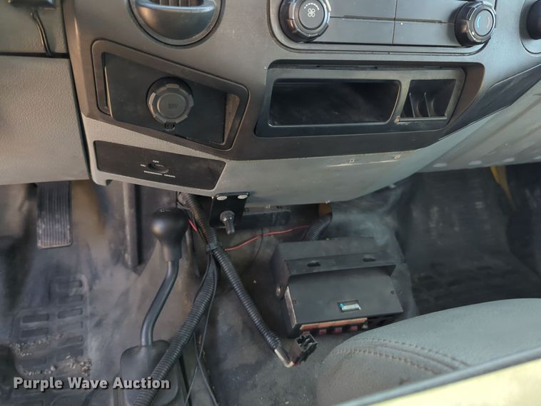 image for item ER4517 2015 Ford F350 Super Duty utility bed pickup truck