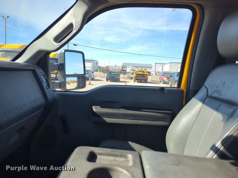 image for item ER4517 2015 Ford F350 Super Duty utility bed pickup truck