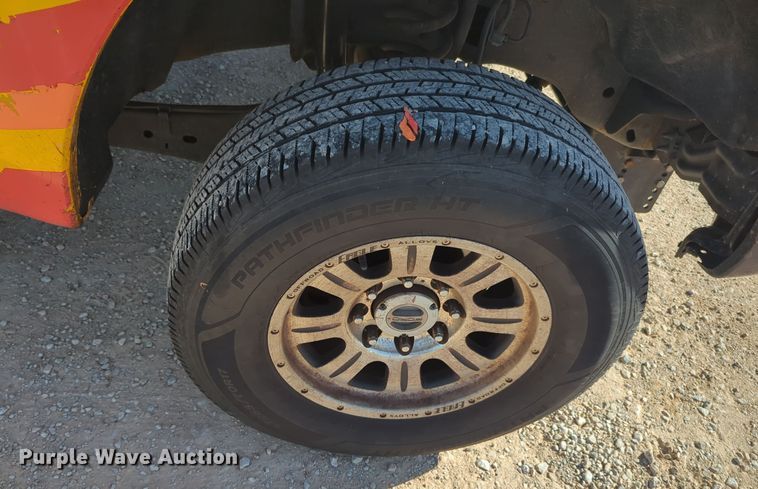 image for item ER4517 2015 Ford F350 Super Duty utility bed pickup truck