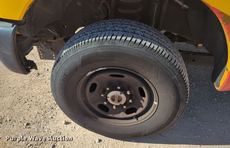 image for item ER4517 2015 Ford F350 Super Duty utility bed pickup truck