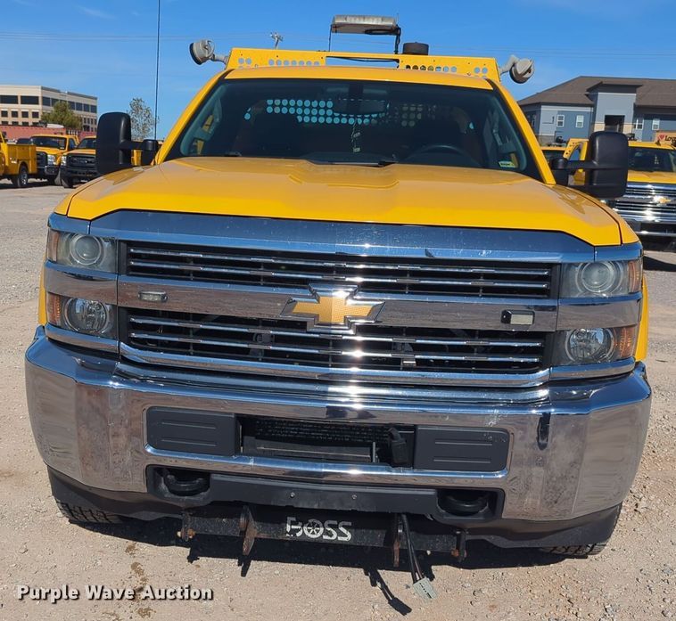 image for item ER4518 2016 Chevrolet Silverado 3500HD utility bed pickup truck
