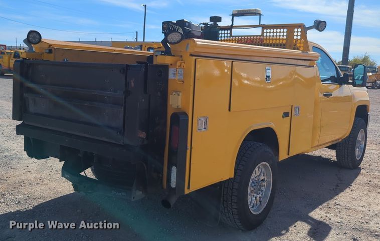 image for item ER4518 2016 Chevrolet Silverado 3500HD utility bed pickup truck
