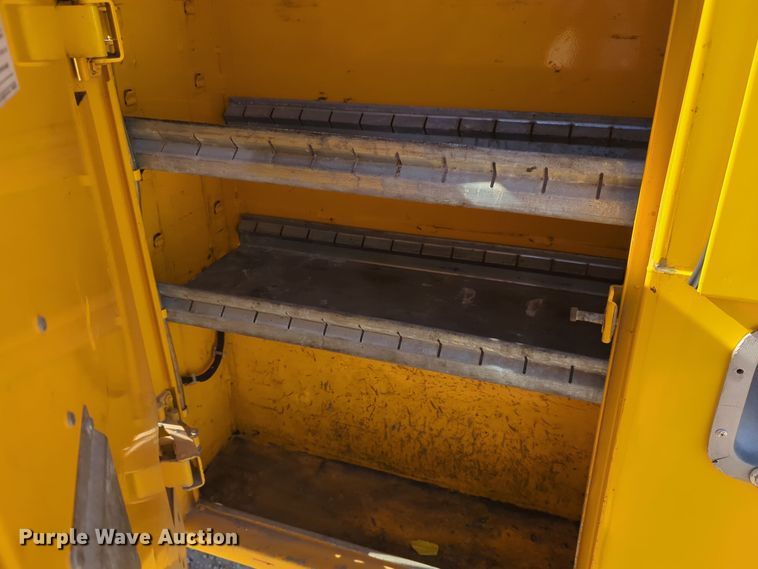 image for item ER4518 2016 Chevrolet Silverado 3500HD utility bed pickup truck