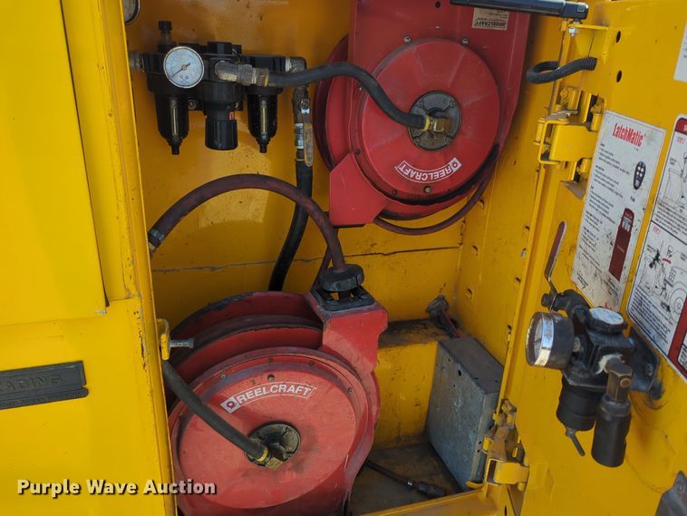 image for item ER4518 2016 Chevrolet Silverado 3500HD utility bed pickup truck