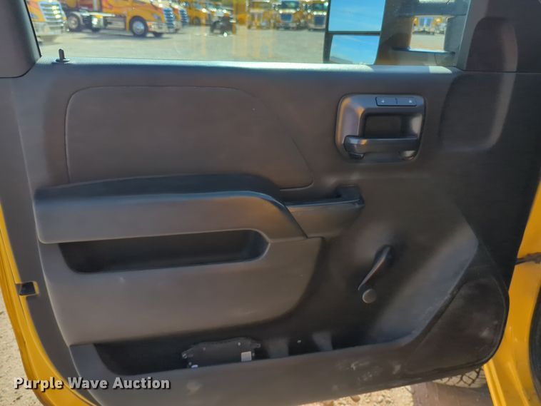 image for item ER4518 2016 Chevrolet Silverado 3500HD utility bed pickup truck