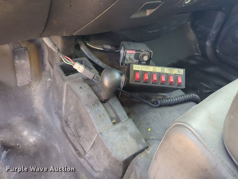 image for item ER4518 2016 Chevrolet Silverado 3500HD utility bed pickup truck