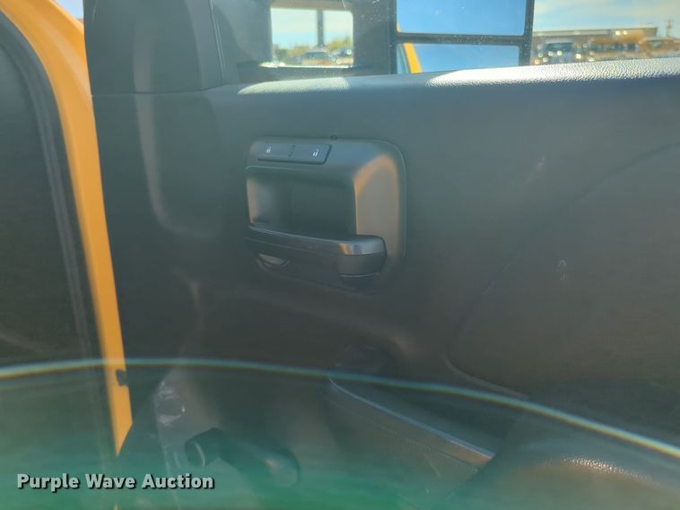 image for item ER4518 2016 Chevrolet Silverado 3500HD utility bed pickup truck