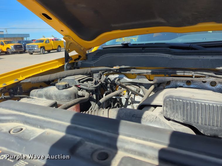 image for item ER4518 2016 Chevrolet Silverado 3500HD utility bed pickup truck