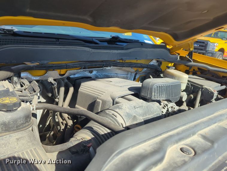 image for item ER4518 2016 Chevrolet Silverado 3500HD utility bed pickup truck